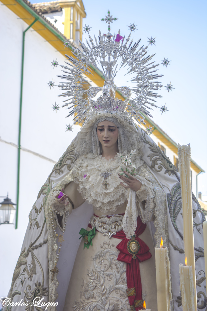 María Santísima de la Paz y Esperanza Coronada en su Rosario